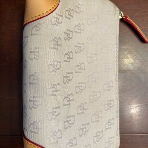 Dooney & Bourke pouch